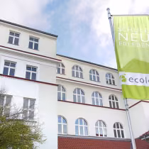 Schulgebäude der Ecolea in Warnemünde
